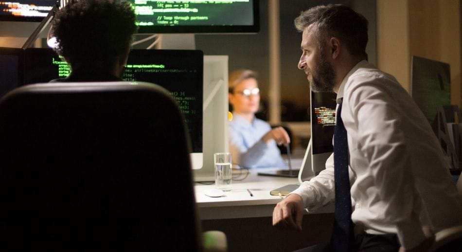 IT-spesialister som jobber med cybersikkerhet