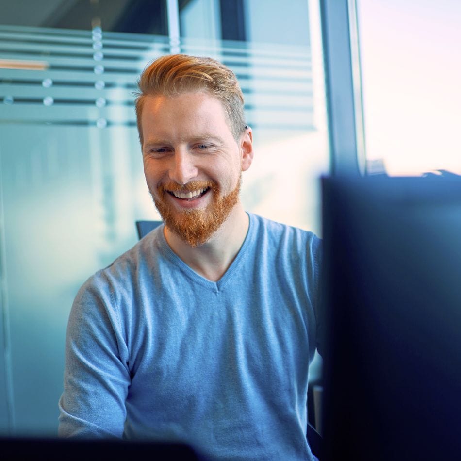 Netpower ansatt smiler